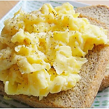 美式炒蛋 scrambled eggs