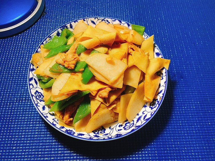 下饭神器青椒土豆片的做法