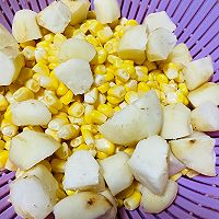 马蹄玉米炒虾仁的做法图解3