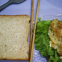 早餐肉火腿肠生菜面包～没错，早餐三明治，快做起来吧的做法图解2