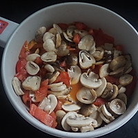 #吃出健康，解决假胖# 菌菇番茄减脂汤的做法图解4