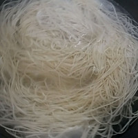酸菜炒面的做法图解2