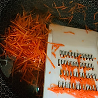 晶莹剔透～鲜嫩多汁的牛肉胡萝卜蒸饺～每一口都是幸福！的做法图解2