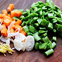 #硬核菜谱制作人#芸豆海虾打卤面的做法图解2