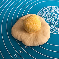 #精品菜谱挑战赛#椰蓉餐包的做法图解9