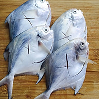 #快手又营养，我家的冬日必备菜品#椒盐鲳鱼的做法图解4