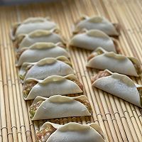 西葫芦鲜肉锅贴的做法图解3