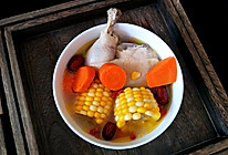#做道懒人菜，轻松享假期#鲜甜营养的玉米胡萝卜鸡汤的做法