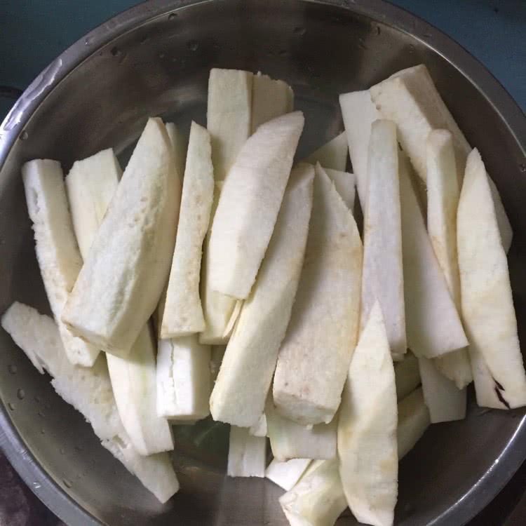 马鲛鱼香蒸茄子的做法图解1