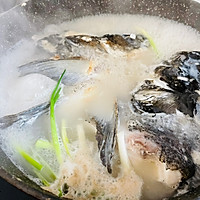 #福气年夜菜#汤鲜味美的鱼头豆腐汤的做法图解7