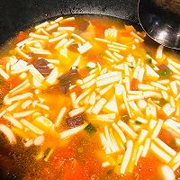 营养补钙的猪血豆腐鲜菇汤的做法图解3