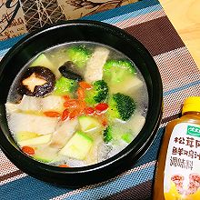 #让每餐蔬菜都营养美味#松茸鸡汁做个鲜美杂蔬鲷鱼汤