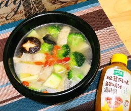 #让每餐蔬菜都营养美味#松茸鸡汁做个鲜美杂蔬鲷鱼汤的做法