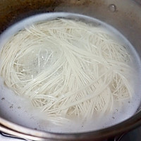 番茄鲜虾拌面#福临门好面不止用芯造#的做法图解2