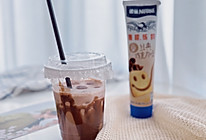 #在夏日饮饮作乐#巧克力奶昔的做法