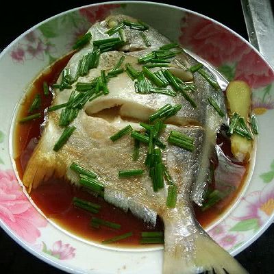 葱油鲳鱼