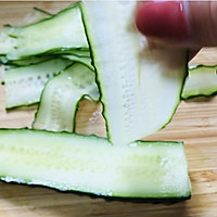 #巨下饭的家常菜# 是黄瓜皮蛋汤不是黄瓜皮蛋汤呀的做法图解2