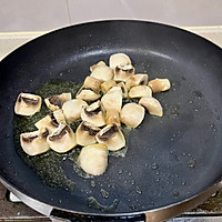 黑胡椒蘑菇黄瓜牛肉粒的做法图解2