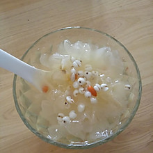 银耳薏米枸杞汤