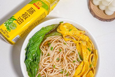 来一碗热气腾腾的藤椒酸汤面真的绝了
