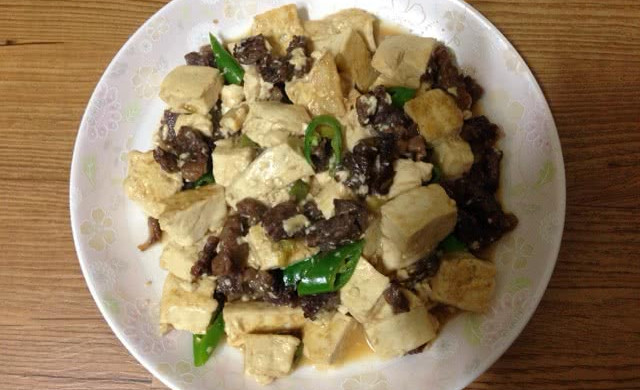 豆腐炒牛肉怎么做 豆腐炒牛肉的做法 豆果美食