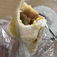 快手鸡蛋饼（一人食）的做法图解9