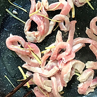 蘑菇青椒炒肉丝的做法图解5