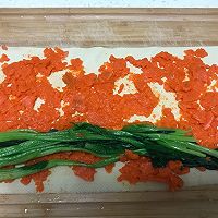豆皮卷菠菜胡萝卜的做法图解5