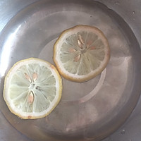 夏天冰凉清新的柠檬葡萄苏打水的做法图解2