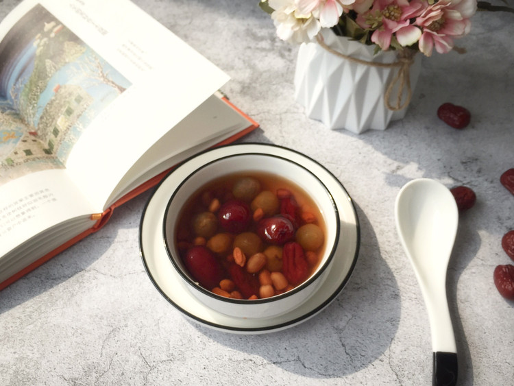 红枣桂圆枸杞养生汤的做法