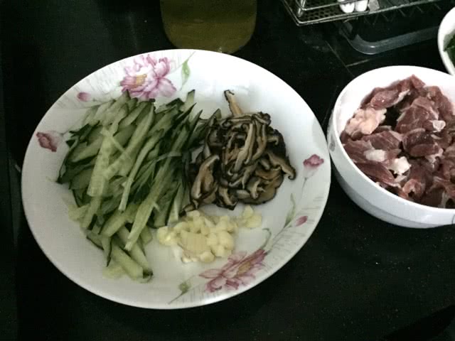 双色炒面的做法图解1