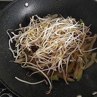 绿豆芽炒芹菜的做法图解7