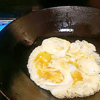 #厨房有维达洁净超省心#西红柿炒鸡蛋的做法图解3