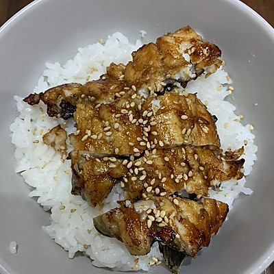 蒲烧鳗鱼饭