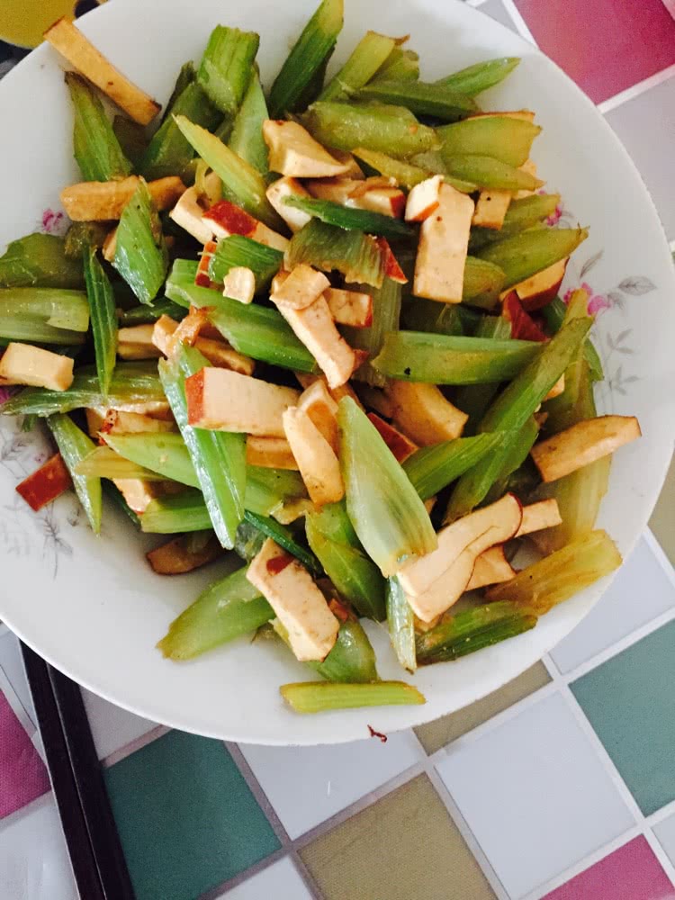 芹菜炒香干