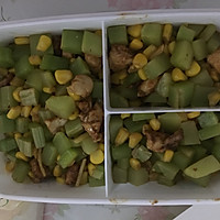 莴笋玉米炒肉丁的做法图解3
