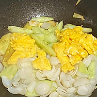 百合鸡蛋炒黄瓜，清淡爽口的小菜的做法图解7