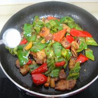 辣椒回锅肉的做法图解15