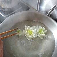 莲花竹荪鸡汤的做法图解2