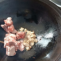 内蒙巴盟猪骨头烩酸菜的做法图解4