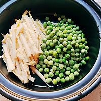 雪菜冬笋豌豆汤的做法图解4