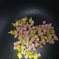 牛油果火腿炒饭的做法图解4