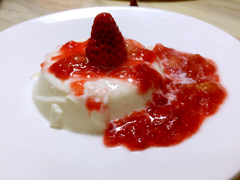 草莓牛奶布丁冻