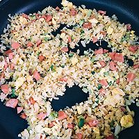 黑芝麻香葱蛋炒饭的做法图解7