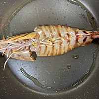黄油蒜茸煎大斑节虾的做法图解2