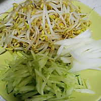 简单家常菜:豆芽炒鸡蛋的做法图解1
