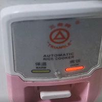 把红薯放进电饭锅里,不加一滴水,出锅软糯香甜,个个流糖汁!的做法图解4