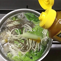 鲜鸡汁鸡翅白菜面条汤的做法图解8