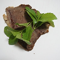 炎热夏天牛肉新吃法——薄荷牛肉卷的做法图解3