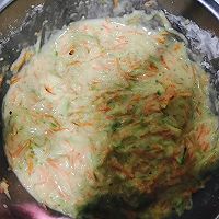 西葫芦、胡萝卜软饼的做法图解2